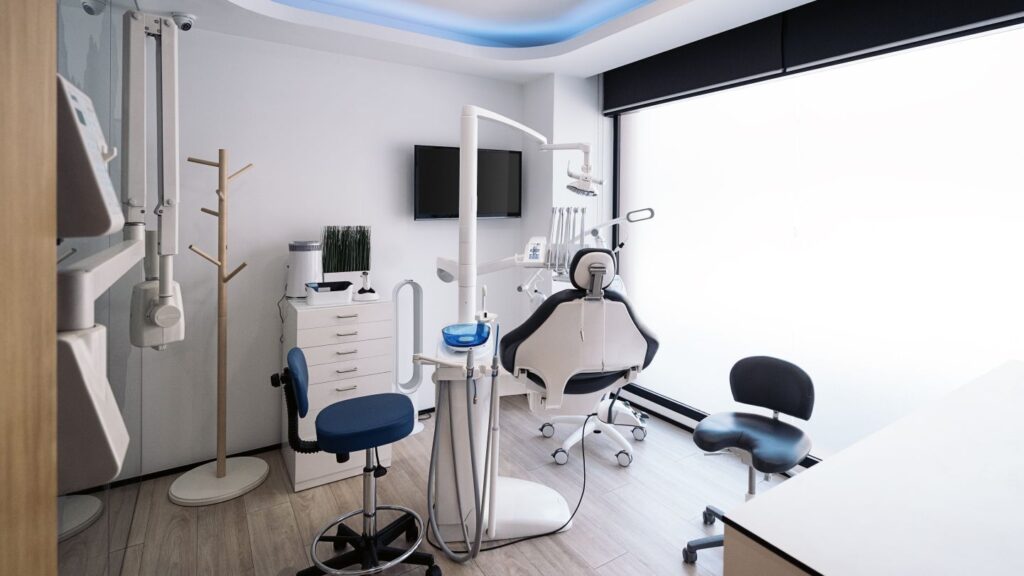 Modern dental clinic treatment room, illustrating how to compare clinics for a Hollywood smile in Canada.